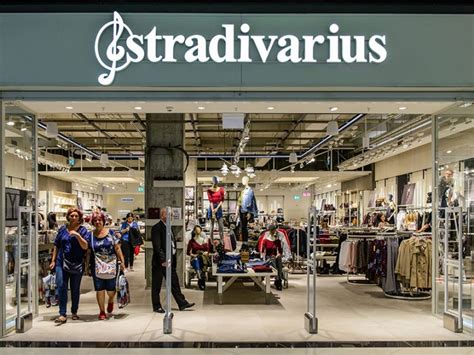 stradivarius online shop.